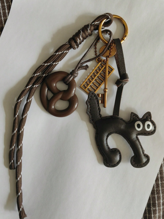 The animal cult : cat or dog charm - Kamuxury