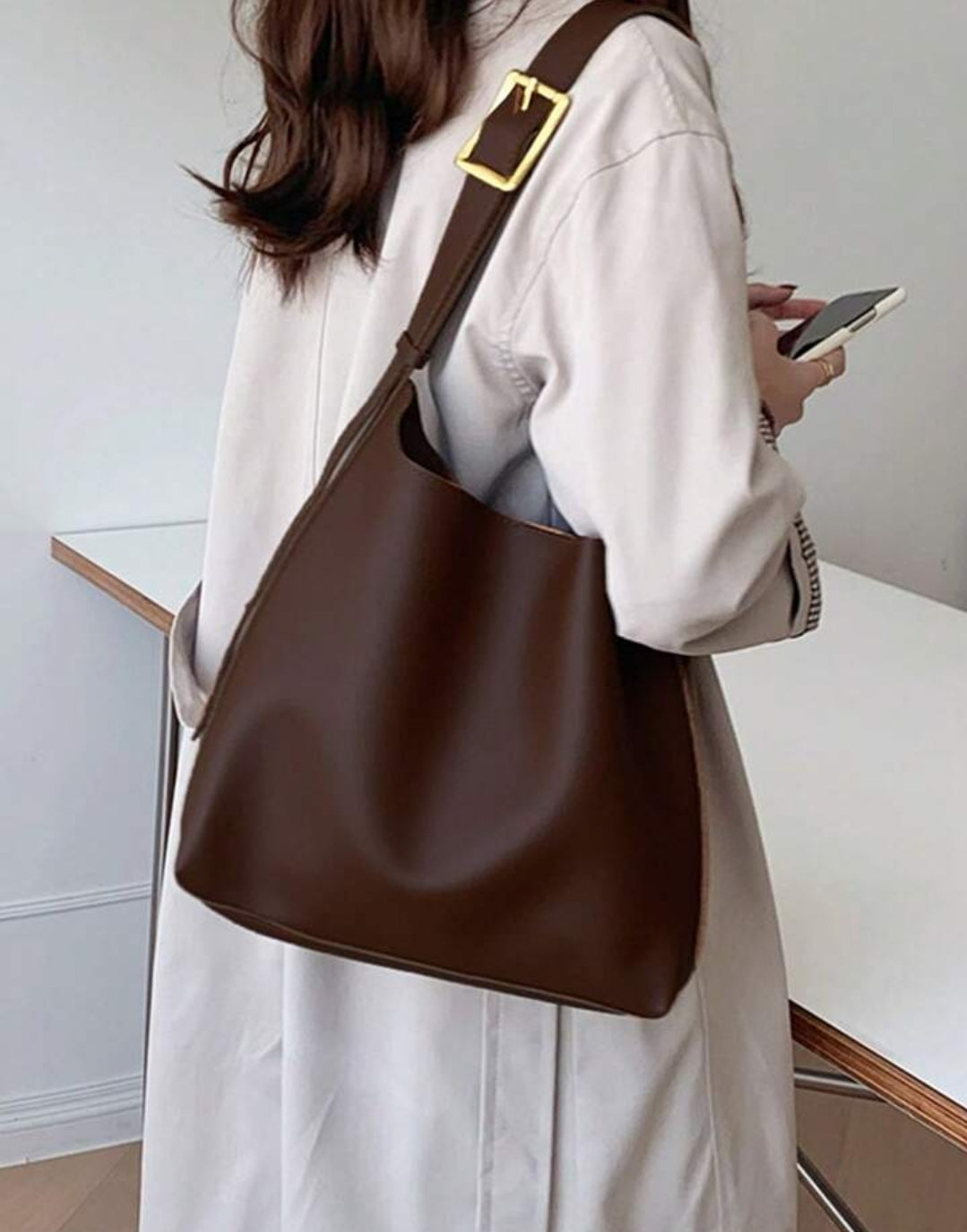 Sac à main bandoulière marron + sa pochette