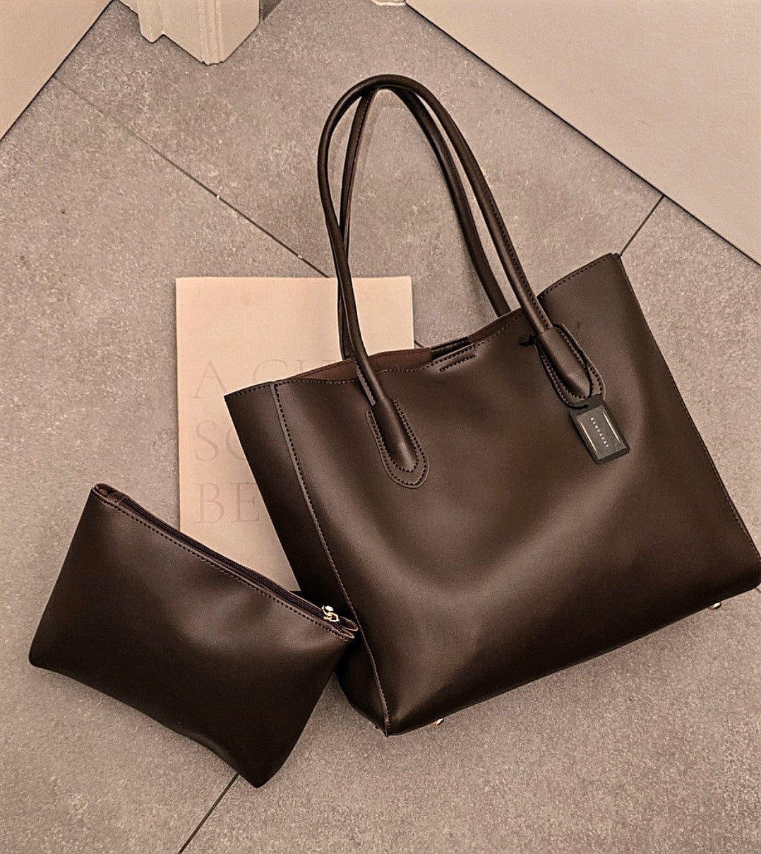 Must have collection : Dark chocolate/ Black handbag + a pouch - Kamuxury