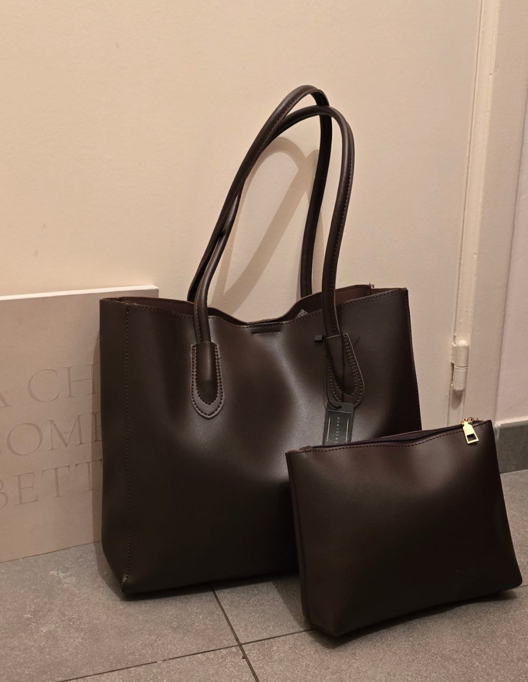 Must have collection : Dark chocolate/ Black handbag + a pouch - Kamuxury