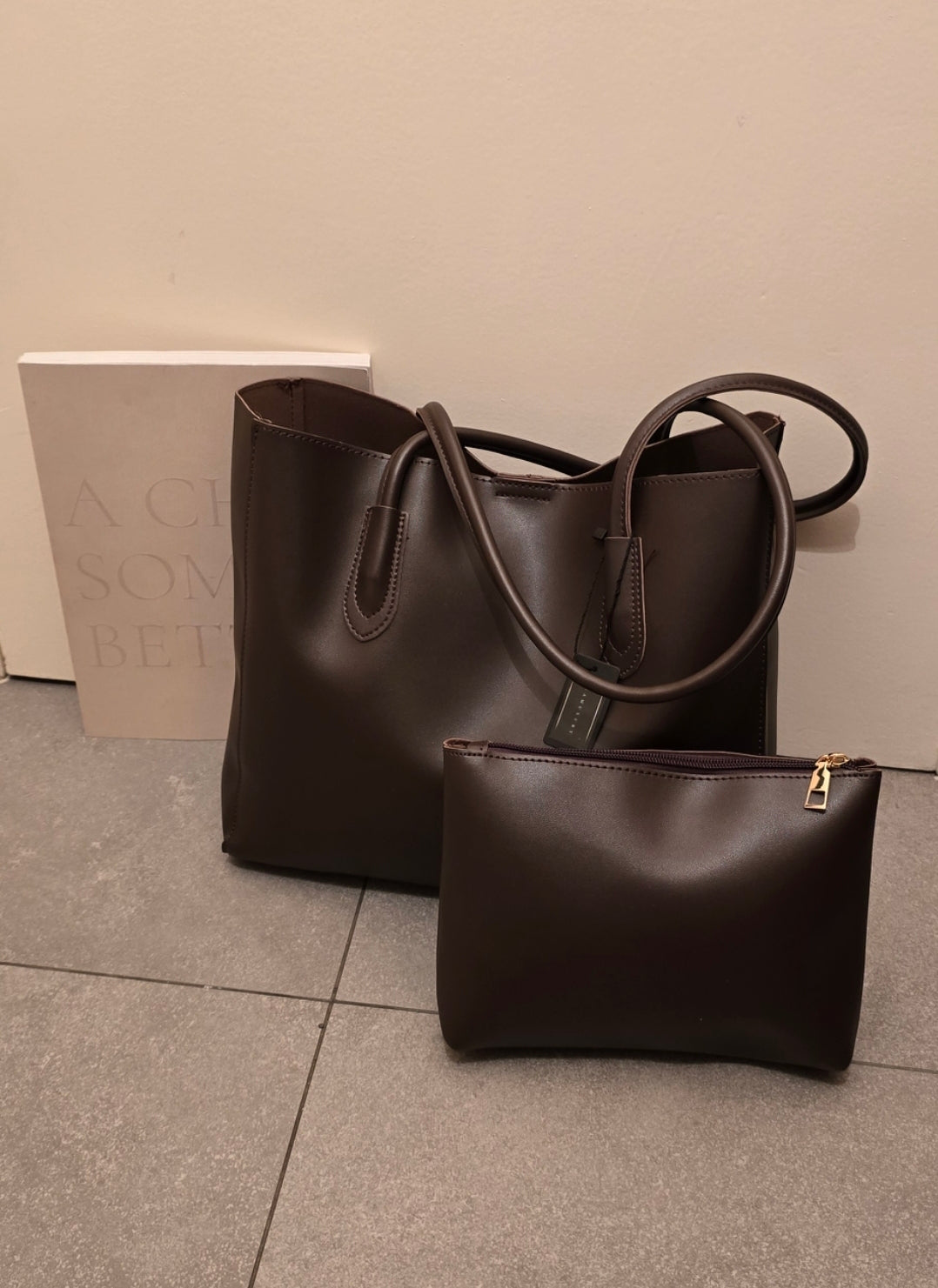 Must have collection : Dark chocolate/ Black handbag + a pouch - Kamuxury